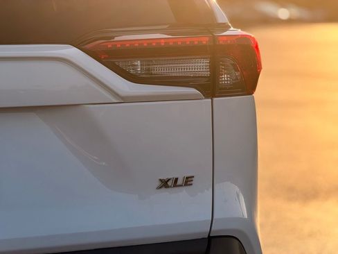 Certified 2022 Toyota RAV4 XLE FWD image 11