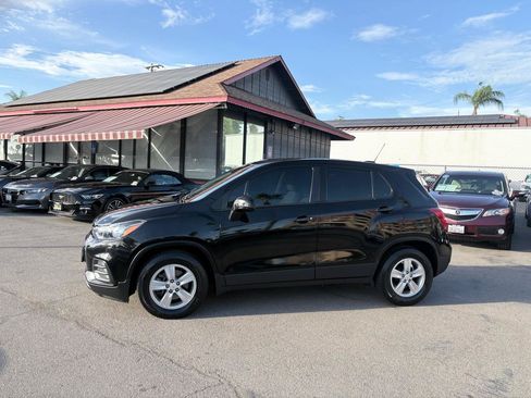Used 2020 Chevrolet Trax LS FWD image 3