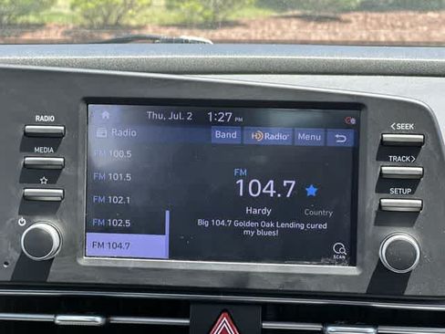 Used 2022 Hyundai Elantra SEL FWD image 11