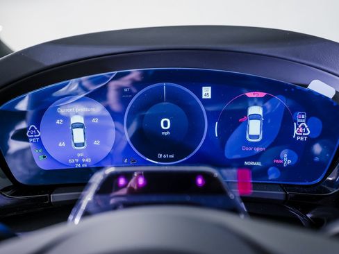 New 2026 Porsche Macan 4S Electric image 15