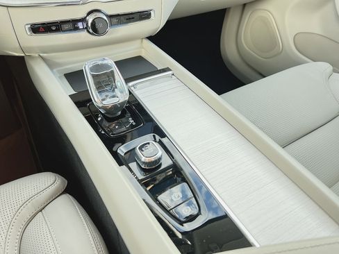 New 2026 Volvo XC60 B5 Ultra w/ Protection Package Premier image 22