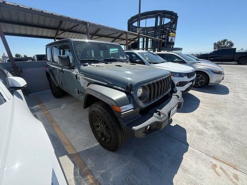 Used 2026 Jeep Wrangler Unlimited Sport AWD/4WD image 3