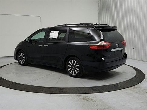 Used 2020 Toyota Sienna Limited Premium image 5