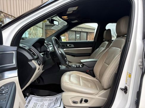 Used 2018 Ford Explorer XLT w/ Equipment Group 202A image 22