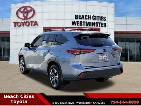 Certified 2023 Toyota Highlander XLE image 8
