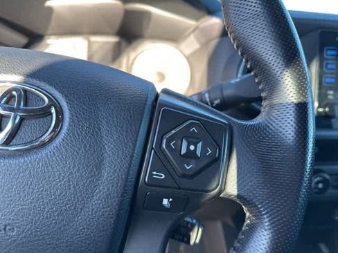 Used 2016 Toyota Tacoma TRD Sport image 9