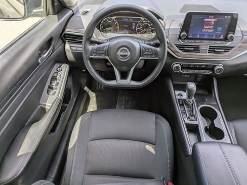 Used 2024 Nissan Altima 2.5 SV image 14