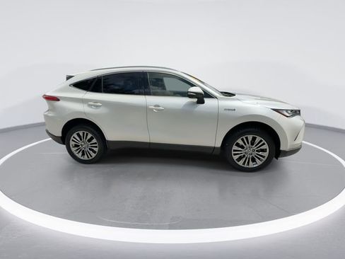 Used 2021 Toyota Venza XLE w/ Softex Package AWD/4WD image 9