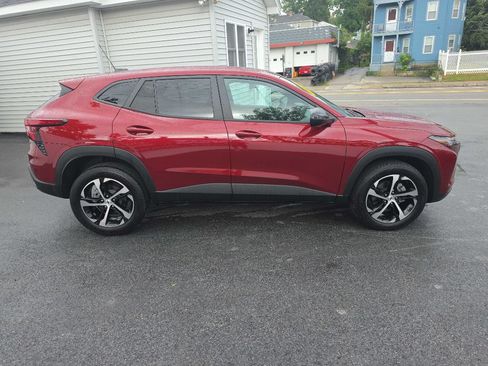 Used 2024 Chevrolet Trax RS w/ Driver Confidence Package FWD image 3