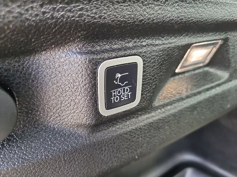 Certified 2022 Jeep Grand Cherokee L Laredo w/ Luxury Tech Group I RWD image 11
