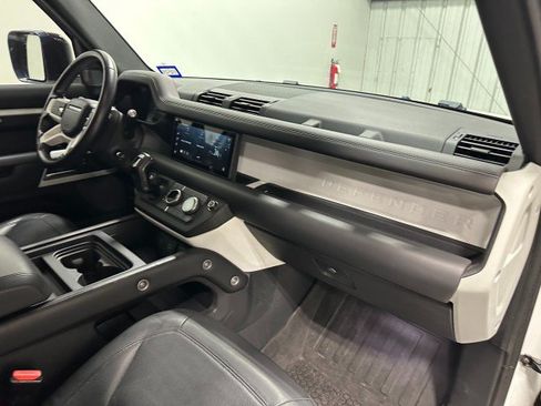 Used 2020 Land Rover Defender 110 HSE AWD/4WD image 24