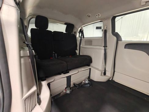 Used 2012 Dodge Grand Caravan SXT FWD image 21
