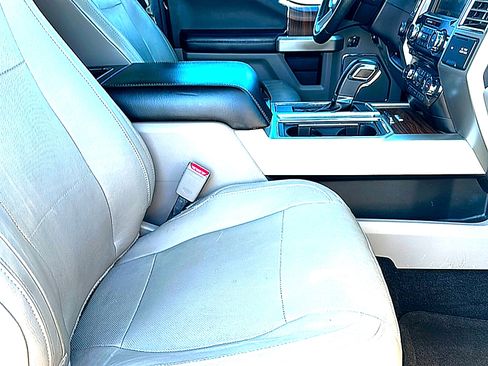 Used 2015 Ford F150 Lariat image 22