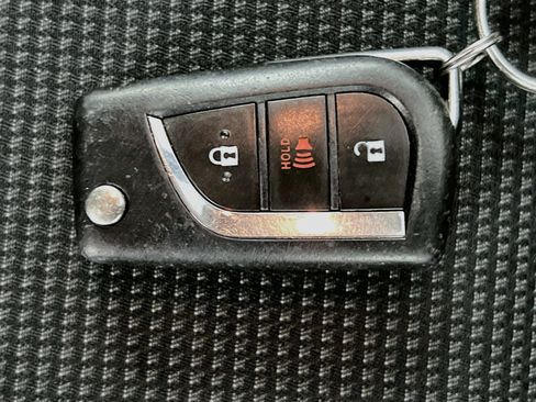 Used 2019 Toyota RAV4 LE FWD image 34