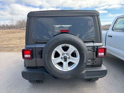 Used 2023 Jeep Wrangler Sport S image 10