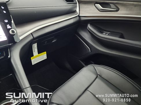 New 2026 Jeep Grand Cherokee Limited image 13