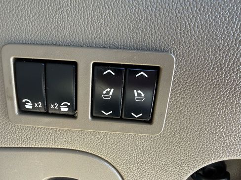 Used 2017 GMC Yukon SLT w/ Enhanced Security Package image 18