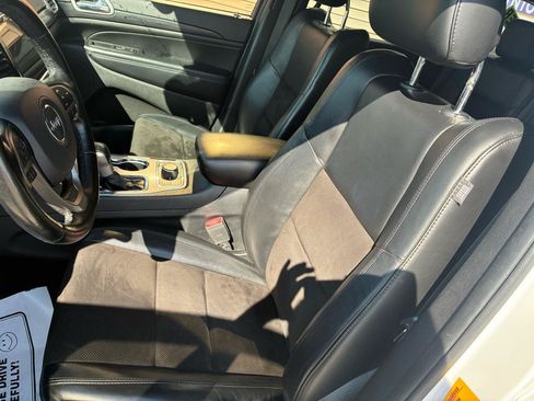 Used 2020 Jeep Grand Cherokee Laredo w/ Quick Order Package 2BN North AWD/4WD image 8