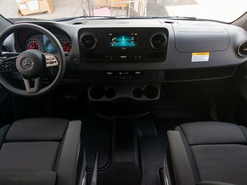 Used 2024 Mercedes-Benz Sprinter 2500 image 28