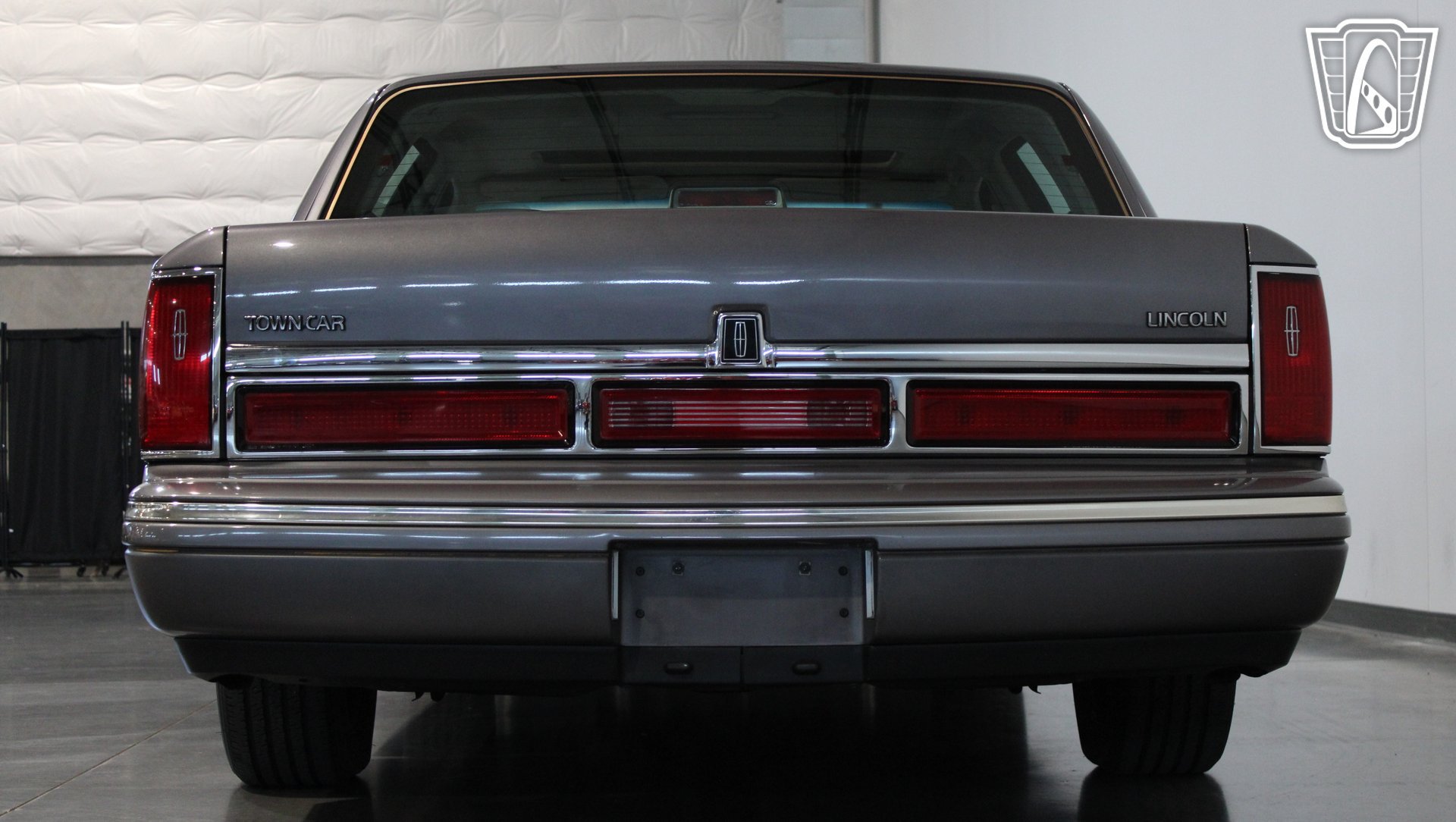 Used 1996 Lincoln Town Car Signature RWD image 34