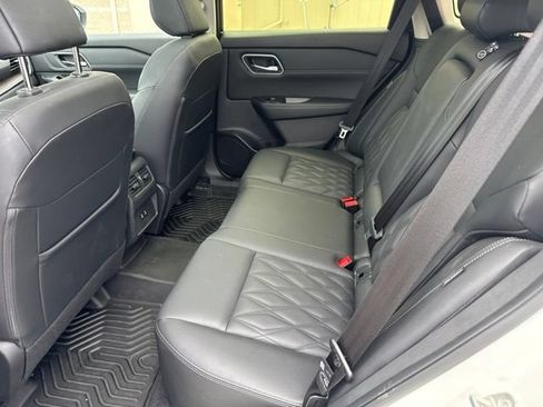 Used 2024 Nissan Rogue Platinum AWD/4WD image 16