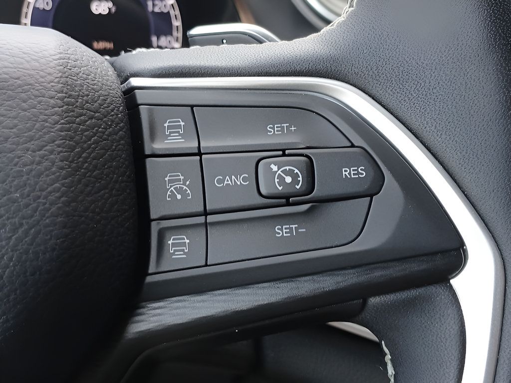Used 2025 Jeep Grand Cherokee L Altitude AWD/4WD image 24