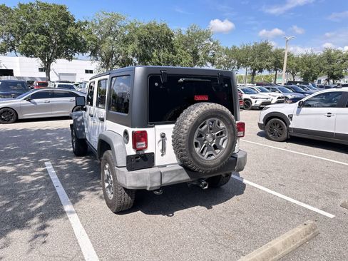 Used 2017 Jeep Wrangler Unlimited Rubicon w/ Connectivity Group AWD/4WD image 6