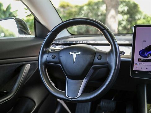 Used 2018 Tesla Model 3 Mid Range RWD image 16