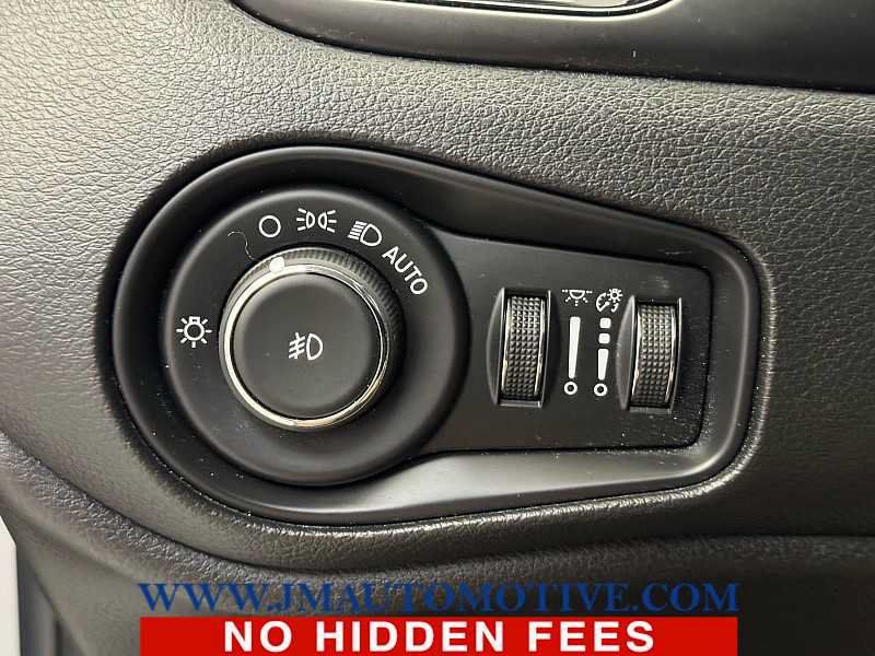 Used 2020 Jeep Renegade Altitude AWD/4WD image 39