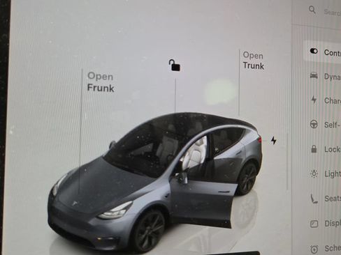 Used 2025 Tesla Model Y Long Range AWD/4WD image 26