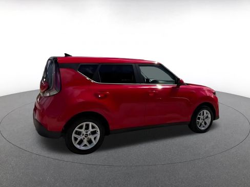 Used 2025 Kia Soul LX w/ LX Technology Package FWD image 12