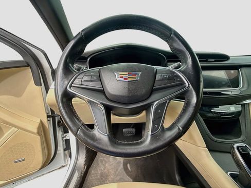 Used 2019 Cadillac XT5 FWD image 12