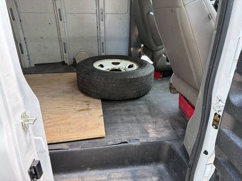 Used 2017 GMC Savana 2500 RWD image 24