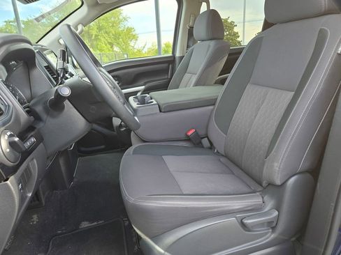 Used 2023 Nissan Titan SV image 19