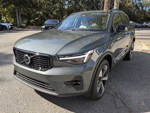 New 2026 Volvo XC40 B5 Plus w/ Protection Package Premier image 8
