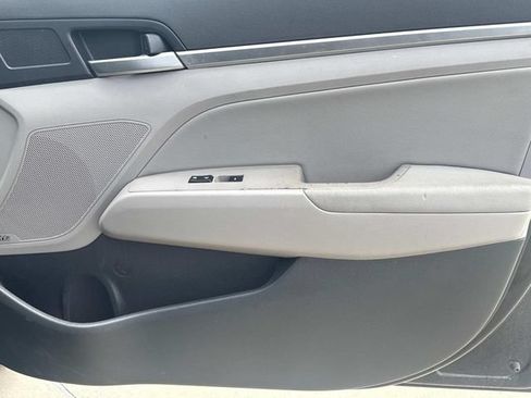 Used 2020 Hyundai Elantra Limited FWD image 18