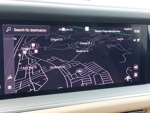 Used 2025 Porsche Cayenne image 25