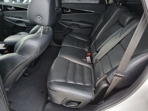 Used 2019 Kia Sorento SX image 11