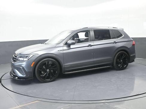 Used 2023 Volkswagen Tiguan SE FWD image 2