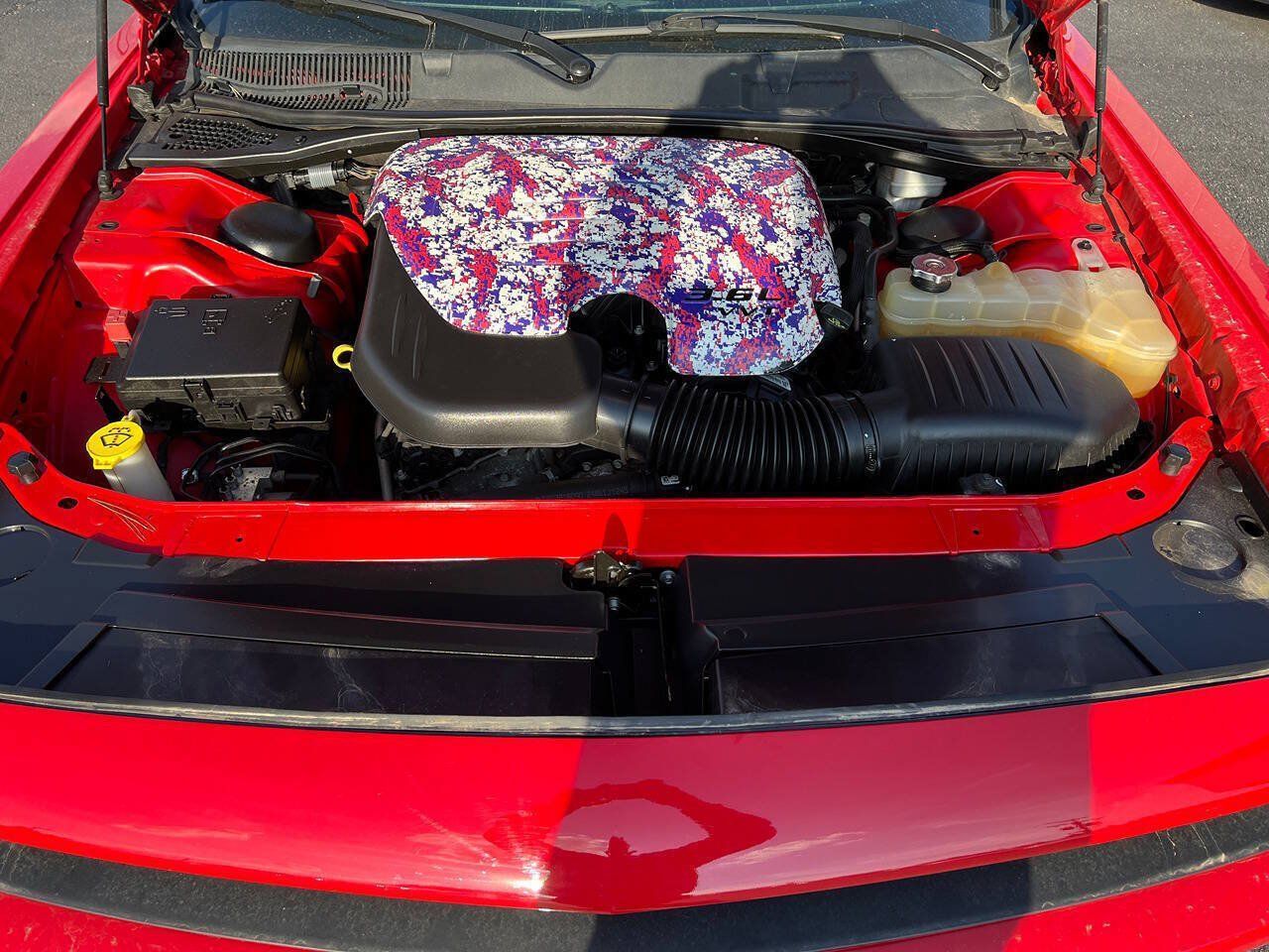 Used 2015 Dodge Challenger SXT RWD image 33