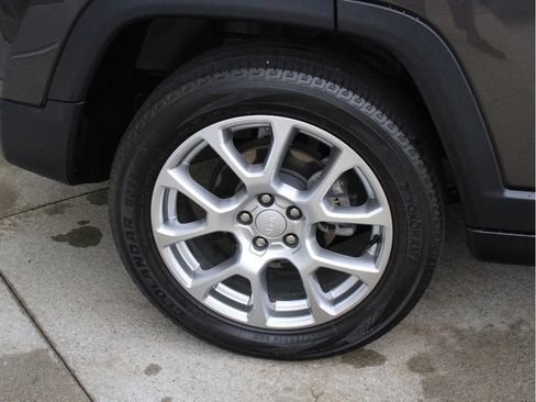 Used 2023 Jeep Compass Latitude AWD/4WD image 36