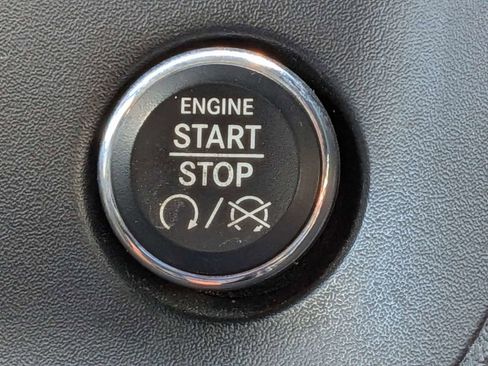 Used 2014 Dodge Challenger SXT RWD image 30