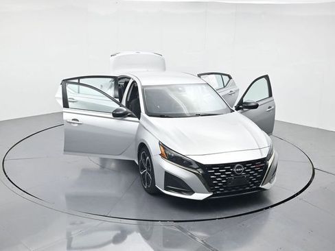 Used 2024 Nissan Altima 2.5 SR FWD image 47