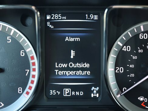 Used 2017 Nissan Titan SL image 47