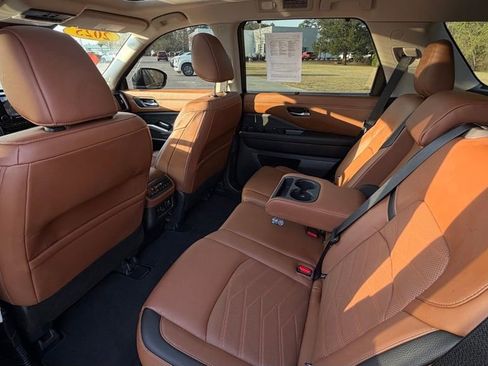 Certified 2025 Nissan Pathfinder Platinum AWD/4WD image 29