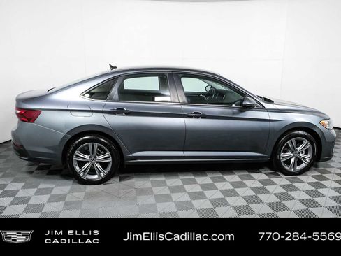 Used 2024 Volkswagen Jetta SE FWD image 2