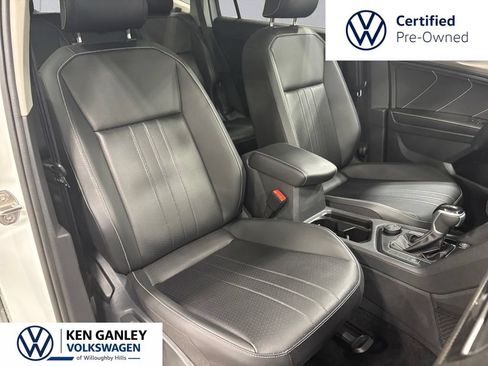 Certified 2024 Volkswagen Tiguan SE w/ Panoramic Sunroof Package AWD/4WD image 15