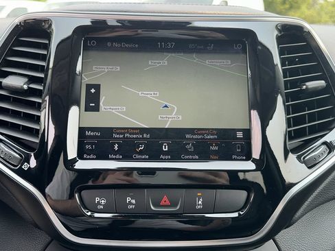 Certified 2019 Jeep Cherokee Limited w/ Luxury Group AWD/4WD image 11