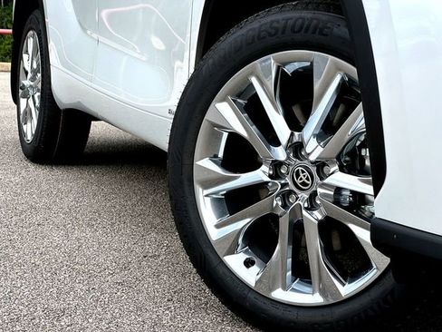 New 2026 Toyota Highlander Limited image 2