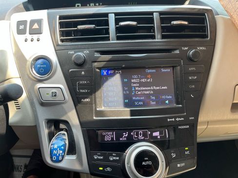 Used 2014 Toyota Prius V Five FWD image 18